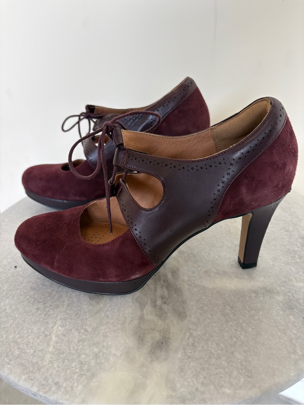 Clarks lace up heels Delsie Glee burgundy suede and leather sz 7.5